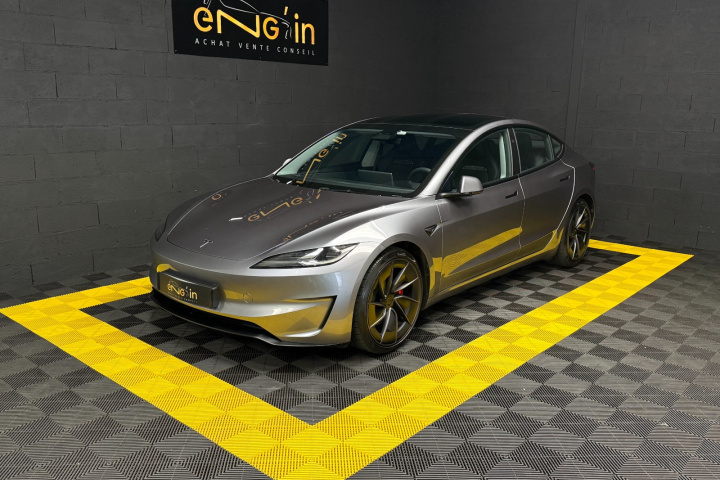 TESLA MODEL 3