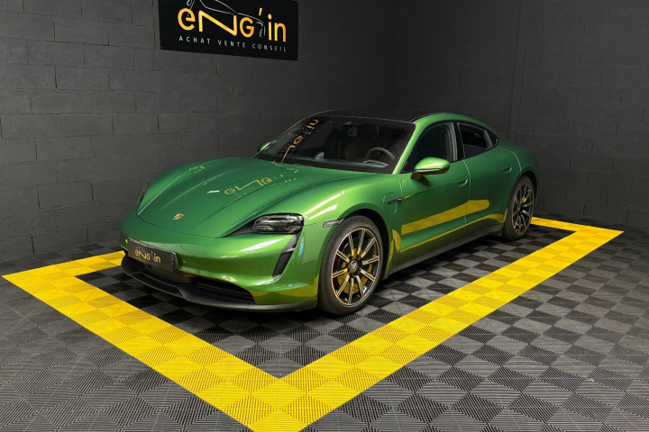 PORSCHE TAYCAN